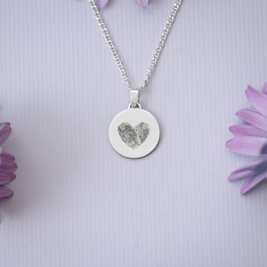 Pretty round charm with finger print heart